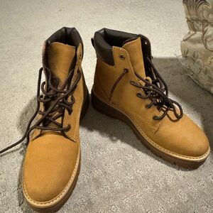 NWOB timberland boots